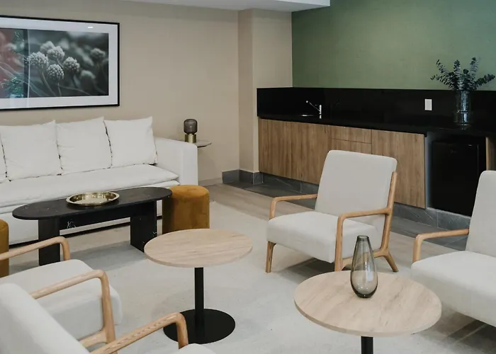 Chic Loft Near Roma Design, Comfort & Rooftop Pool